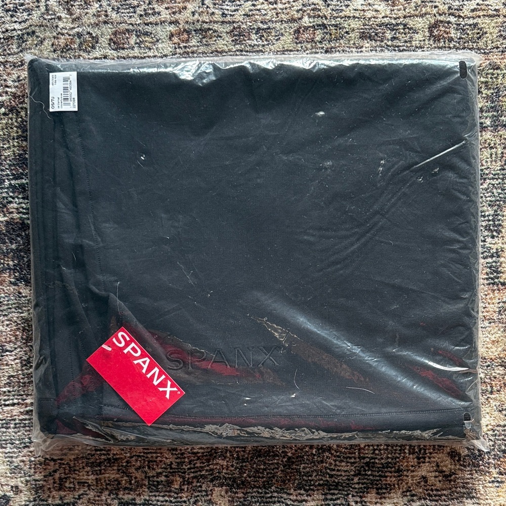 SPANX AirEssentials Blanket - Picture 4 of 4